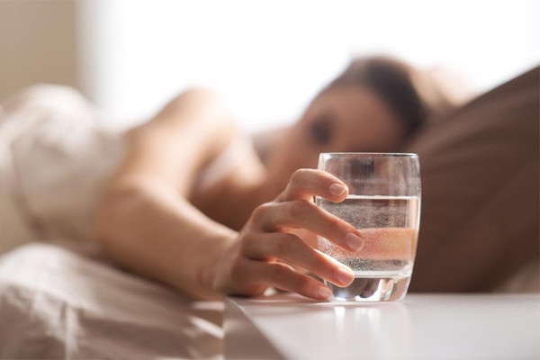 Cach uong nuoc anh 1