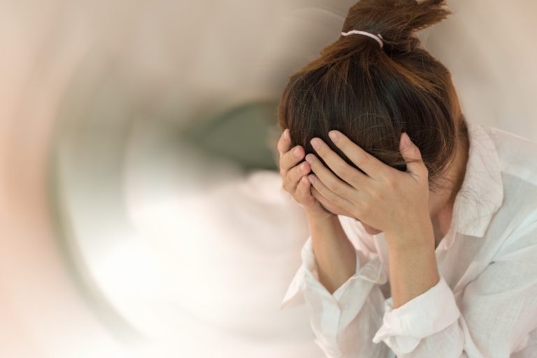Dot ngot dau dau, co gai 19 tuoi bi dot quy nao hinh anh