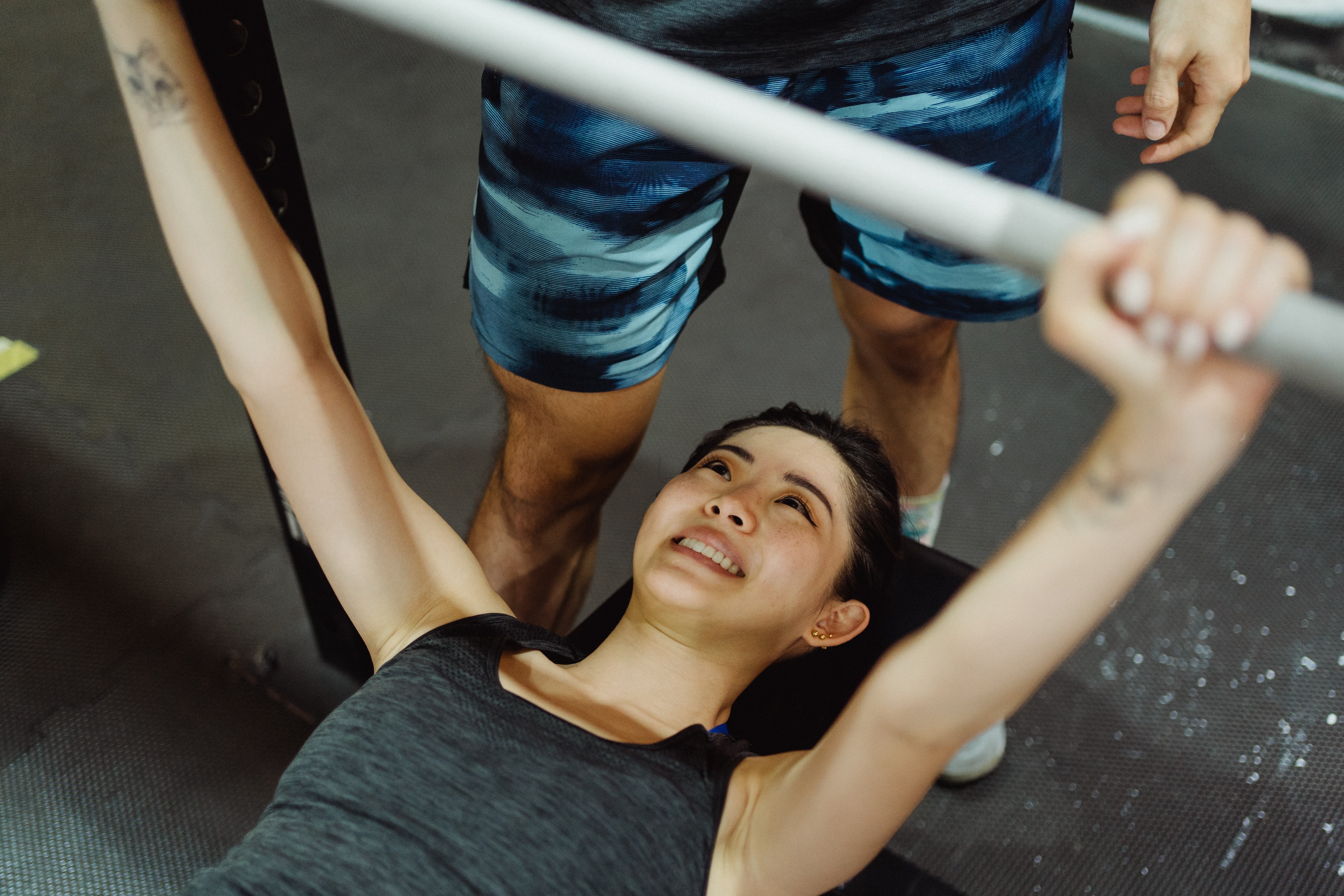 Ban bo tap gym lam minh bo theo hinh anh