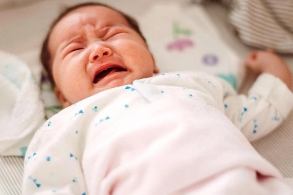 Dau hieu tao bon o tre so sinh hinh anh