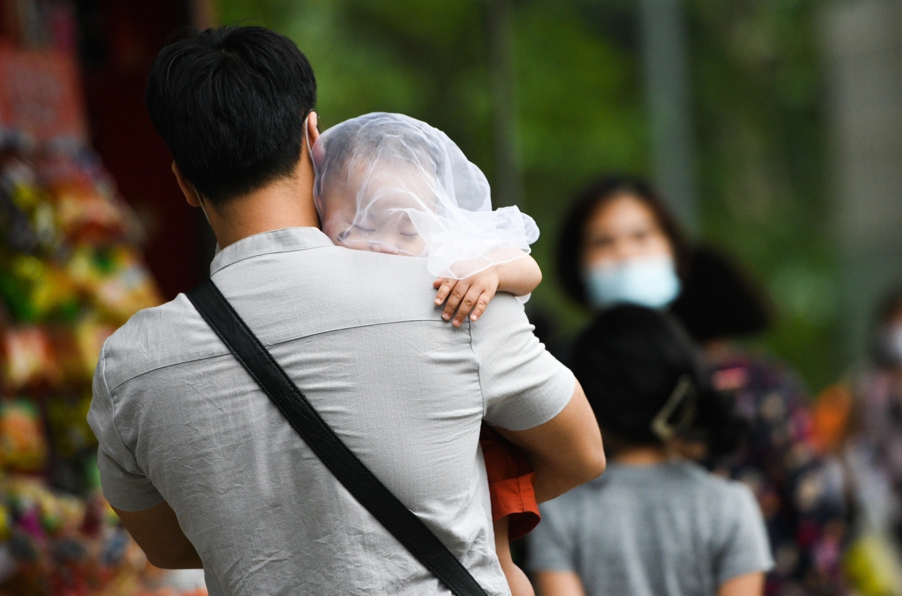 So ca mac Covid-19 tiep tuc giam manh, xuong moc hon 100 hinh anh