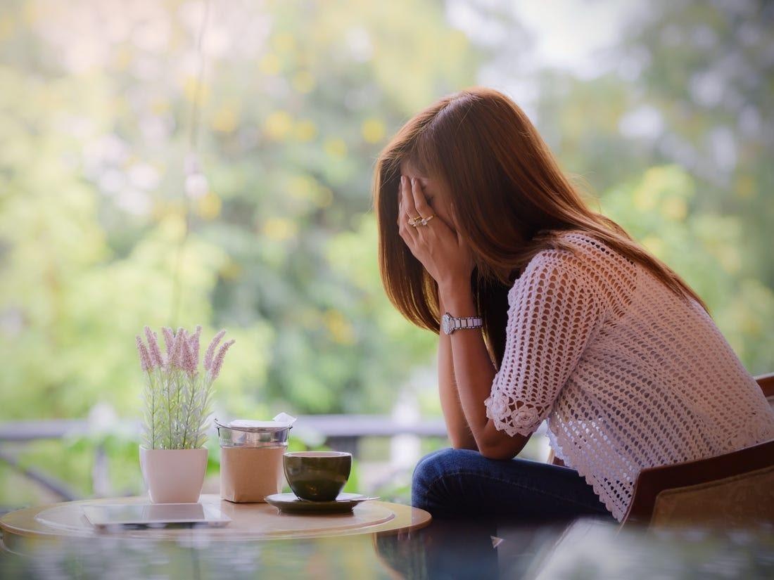 Nguoi phu nu dau dau, buon non suot 3 thang hinh anh