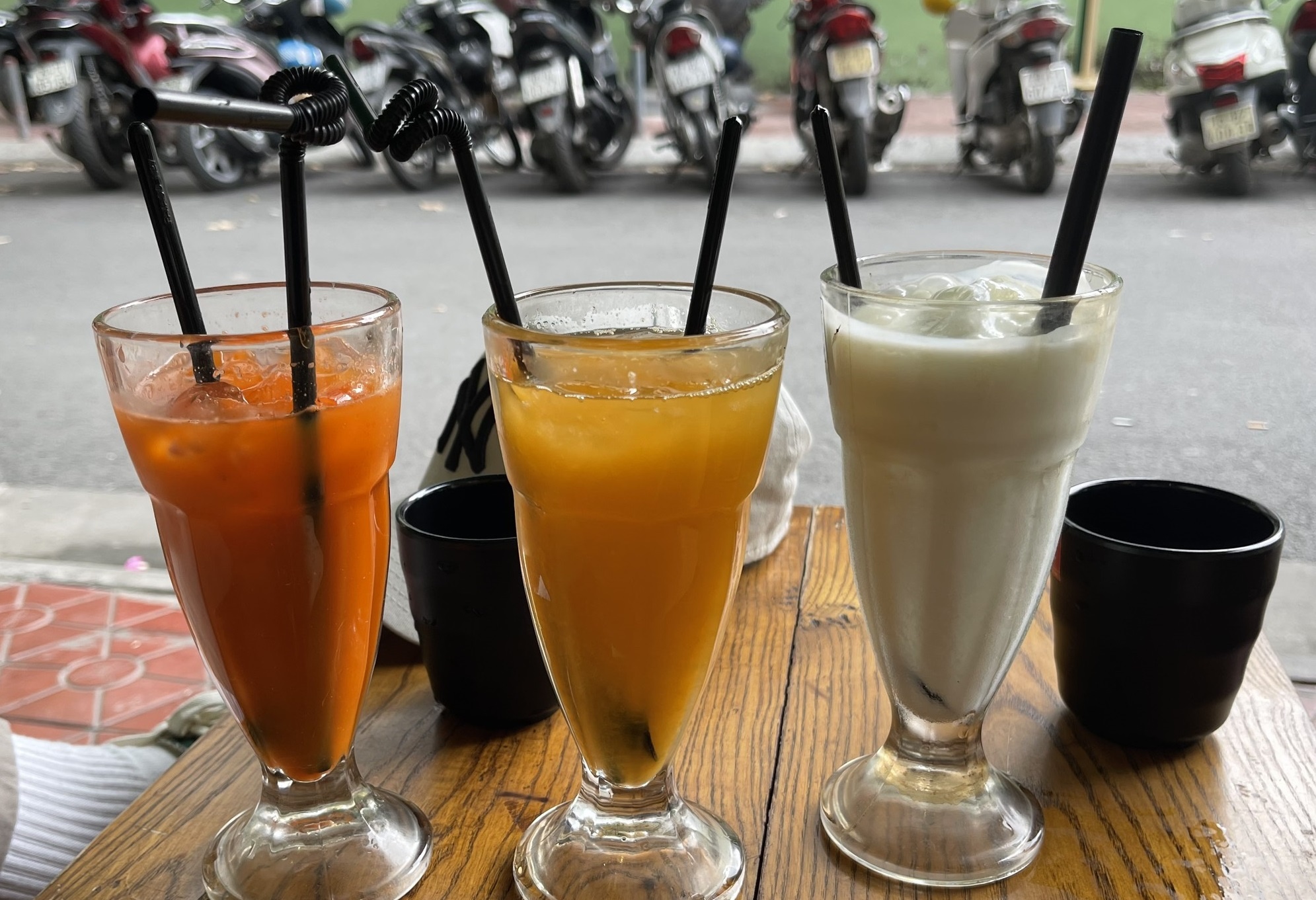 So thich uong tra da, nuoc ep ngay sau an cua dan van phong co tot? hinh anh