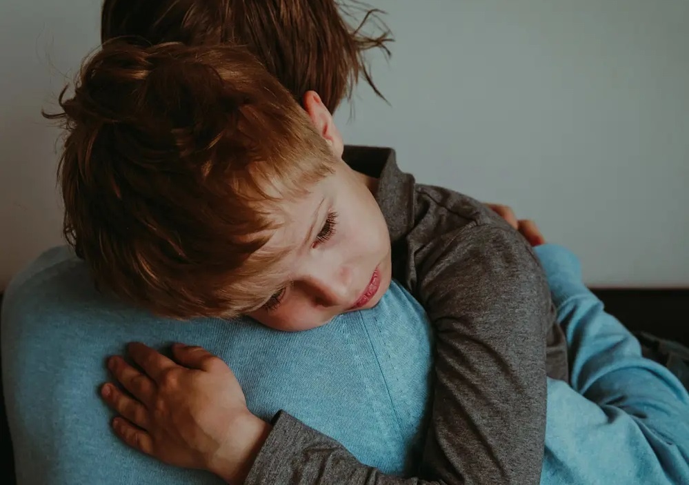 Ba dieu can nho khi cham soc tre sot tai nha hinh anh