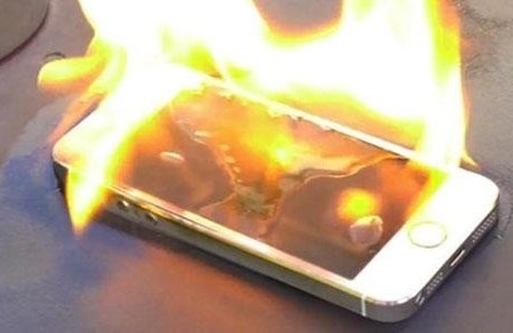 Bong nang do dien thoai phat no khi vua dung vua sac hinh anh