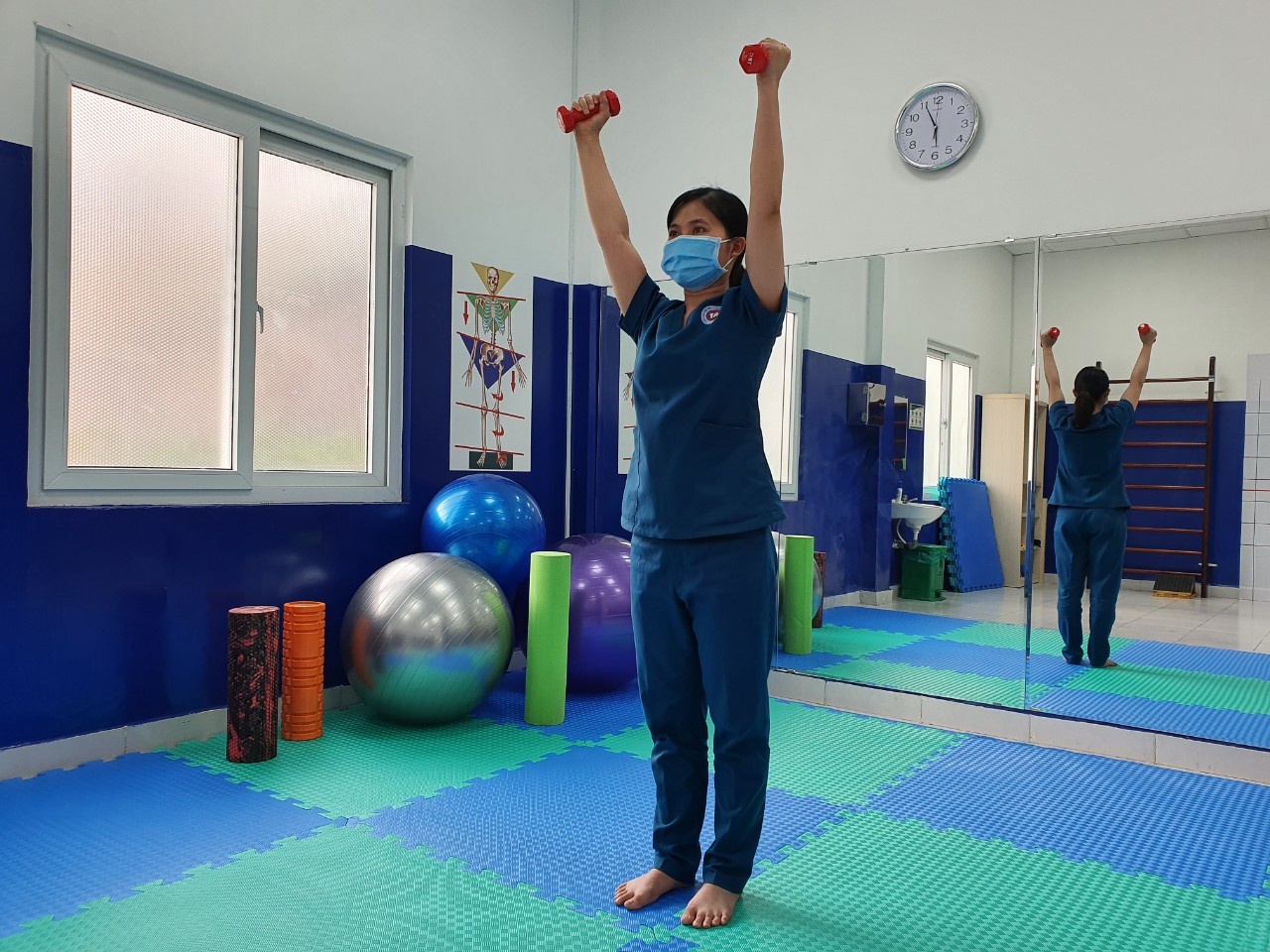 Bai tap giam dau lung anh 12