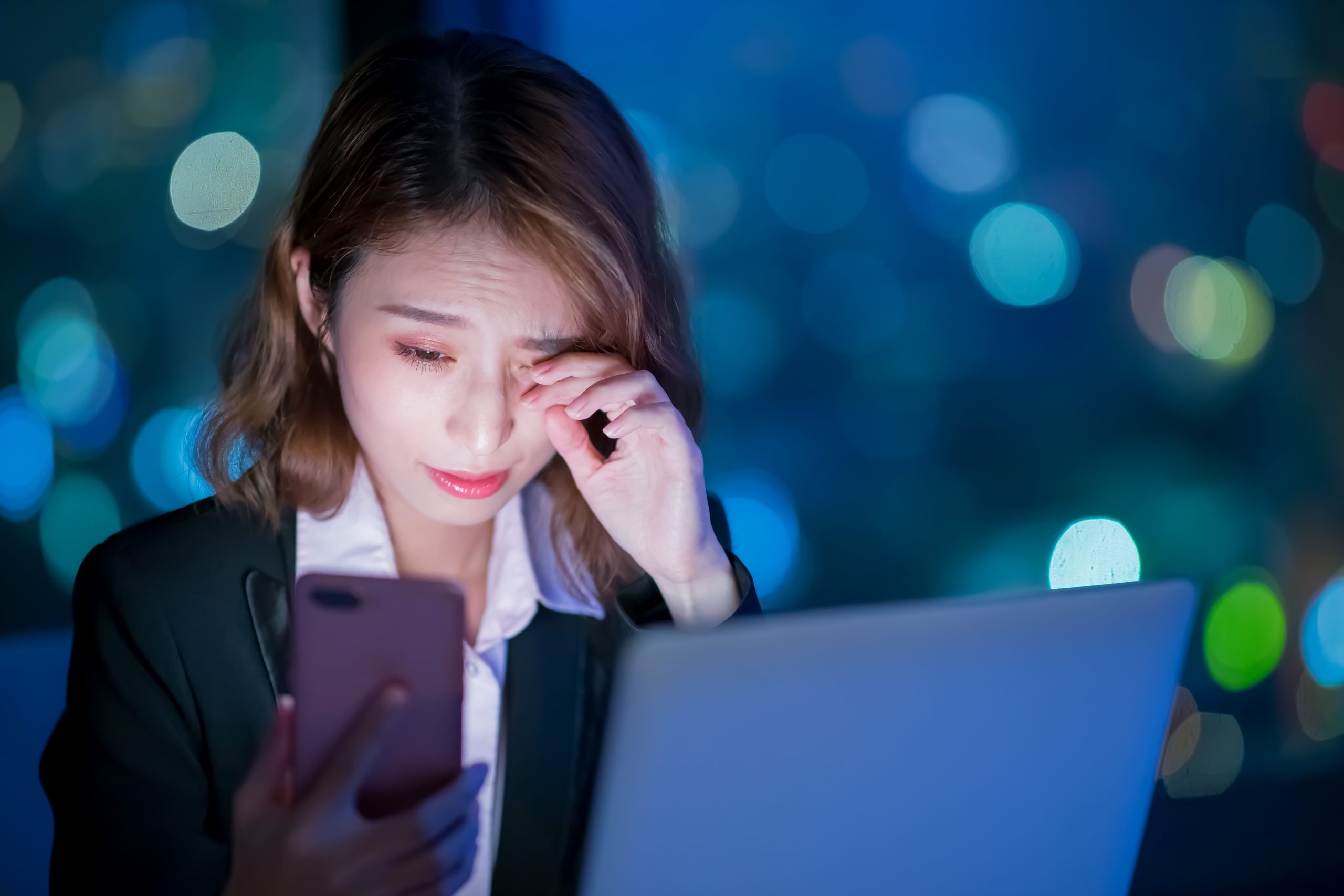 Tac dong cua anh sang xanh toi suc khoe doi mat hinh anh