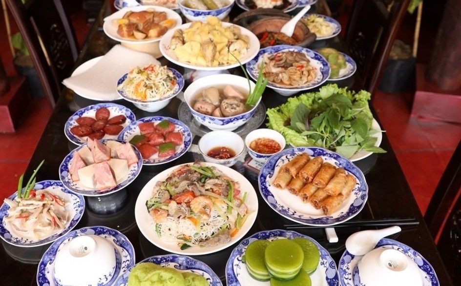 Cach an uong ngay Tet de khong tang can hinh anh