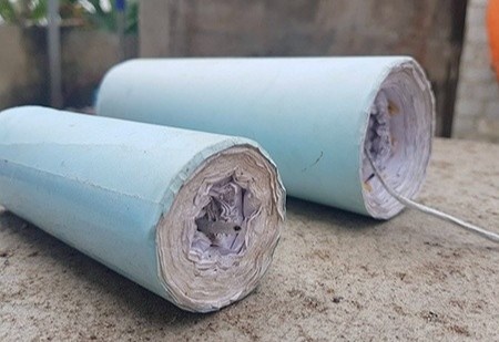 Thanh nien chan thuong so nao, nat ban tay vi phao tu che hinh anh