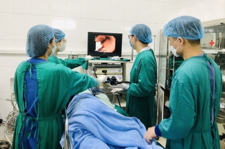 Lam dung ruou, bia, nhieu dan ong Viet nhap vien hinh anh