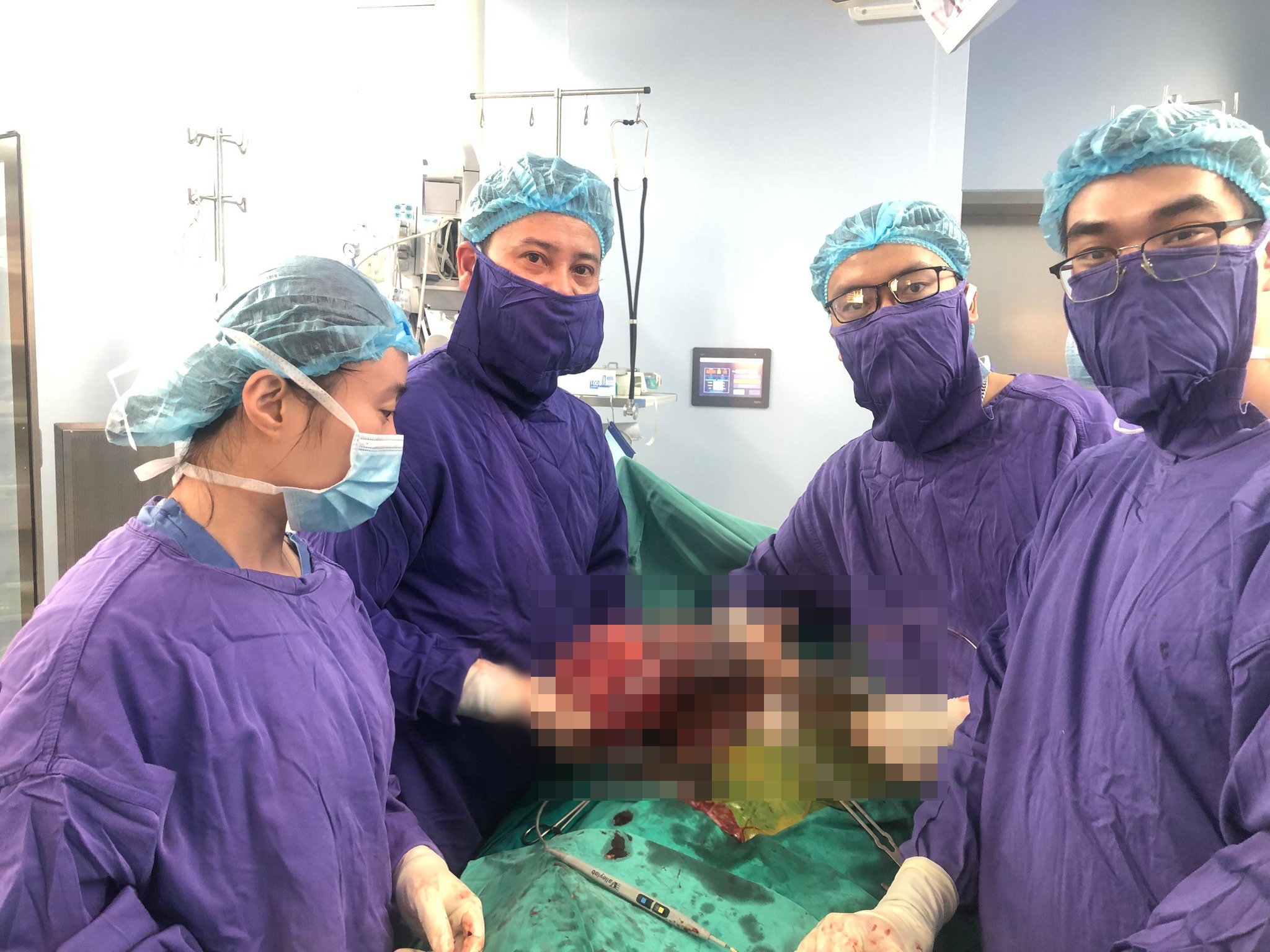 khoi u than lon anh 1