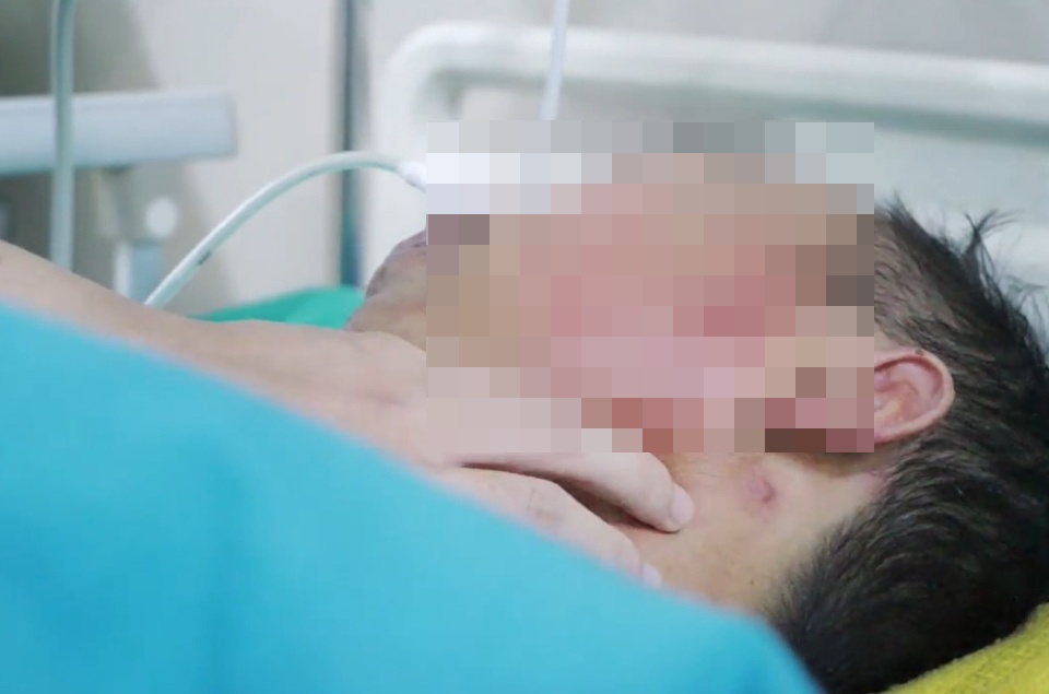 Benh nhan non ra gan 700 ml mau do tuoi hinh anh