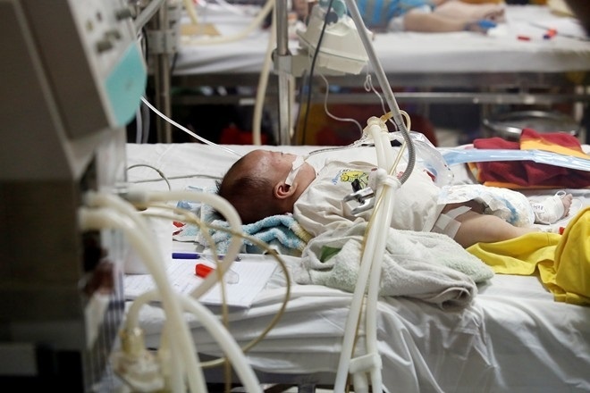 Thoi tiet nom am, benh nhan den benh vien kham tang hinh anh