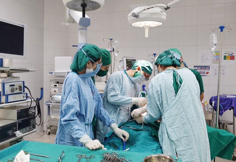 khoi u buong trung 6, 5 kg anh 1