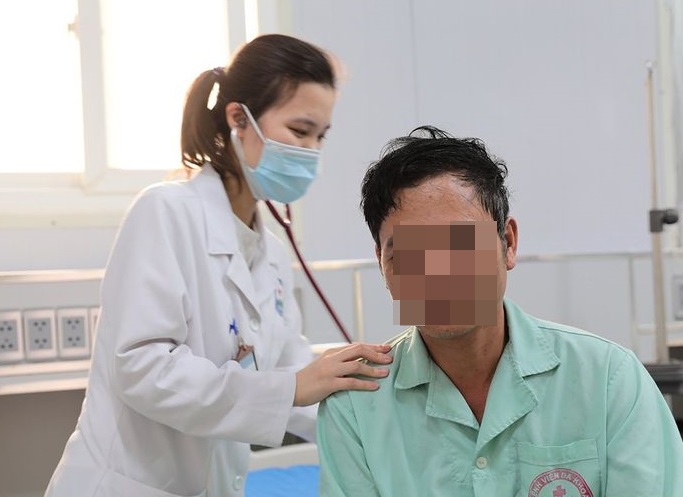 Hai bo con cung cap cuu vi nhoi mau co tim trong mot ngay hinh anh