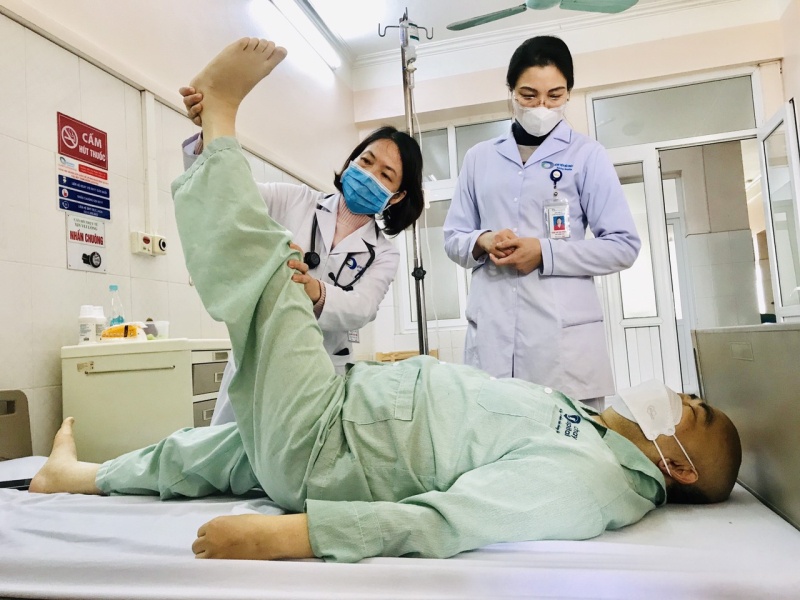 Bac si o Quang Ninh cuu benh nhan Trung Quoc nhiem lien cau khuan lon hinh anh