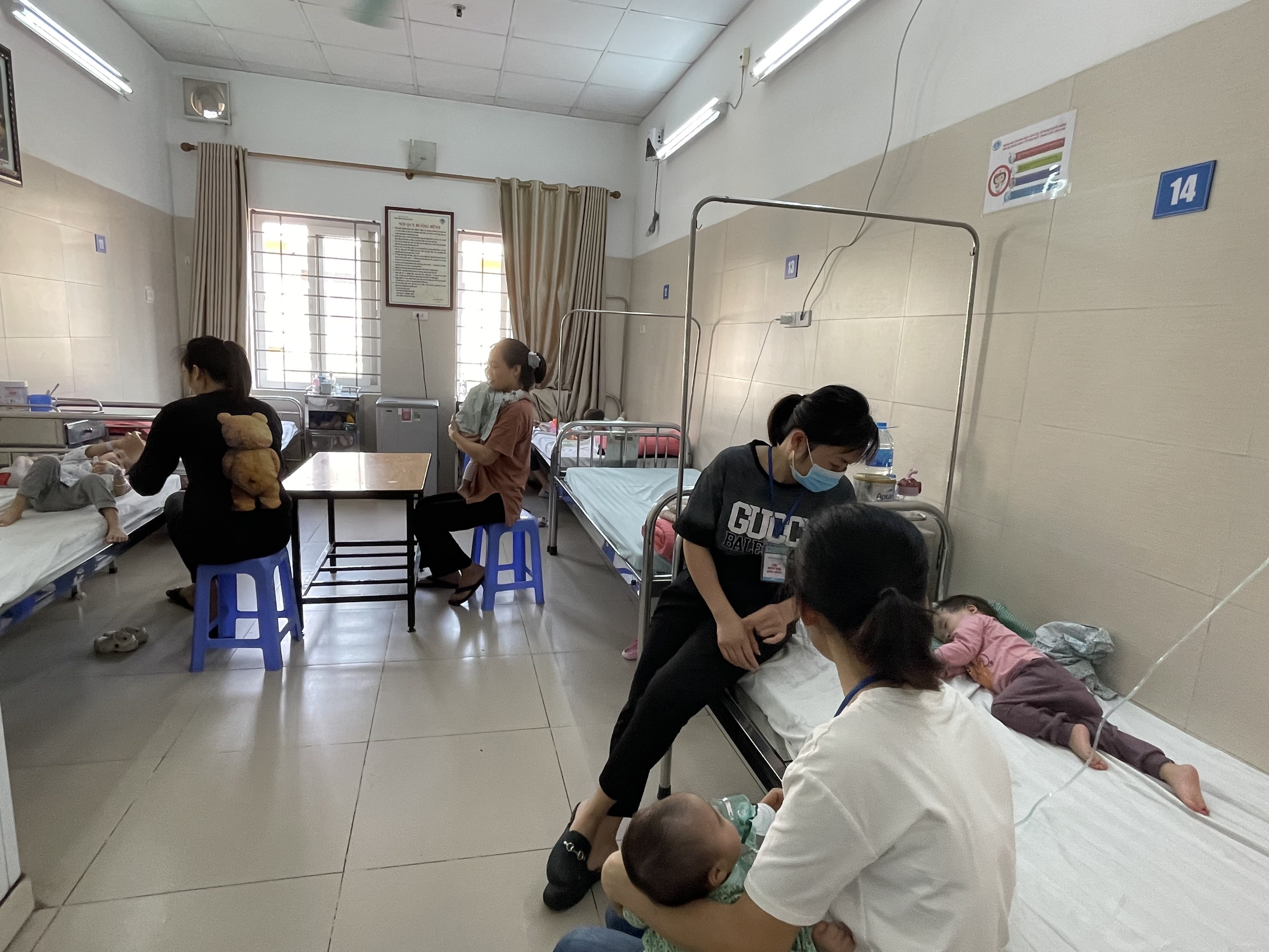 Benh vien kin giuong anh 1