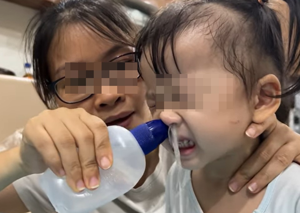 Nhung sai lam khien tre di vien nhu 'com bua' khi bi benh duong ho hap hinh anh