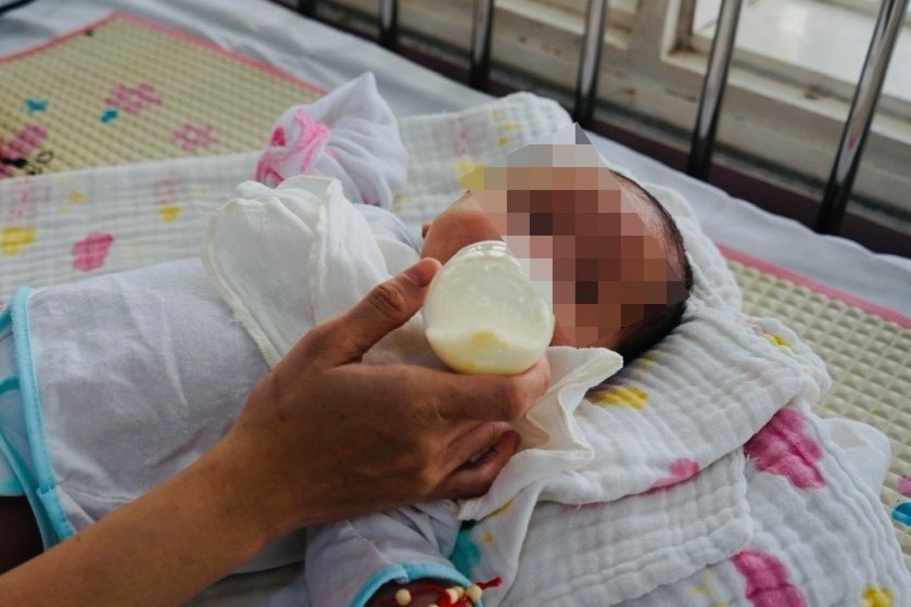 Vi khuan xam nhap mang nao be gai hinh anh