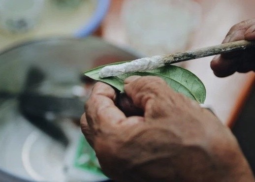 Be trai nga dam vao que nhon tem trau hinh anh