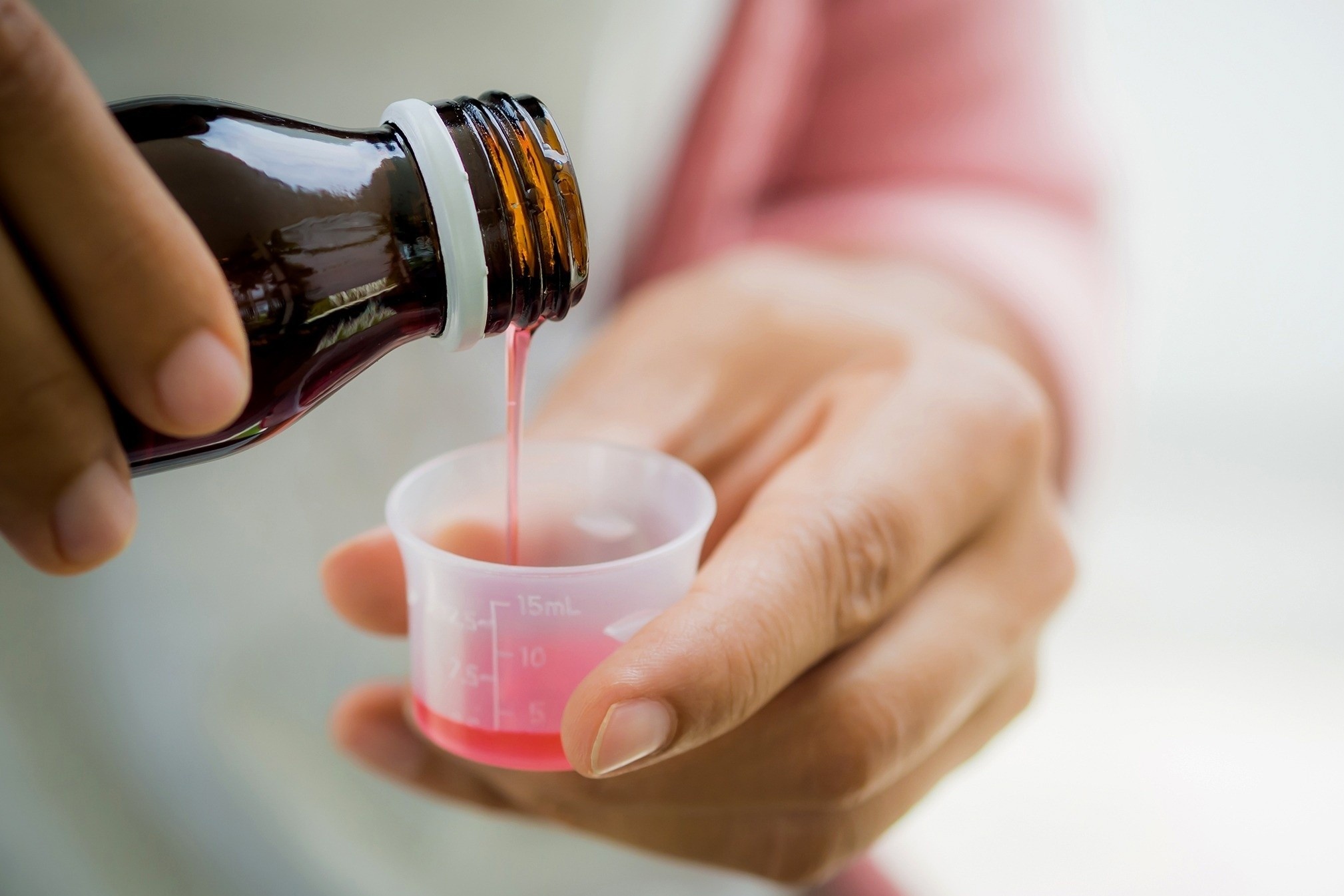 Soc phan ve sau 5 phut uong thuoc chong say xe dang nuoc hinh anh