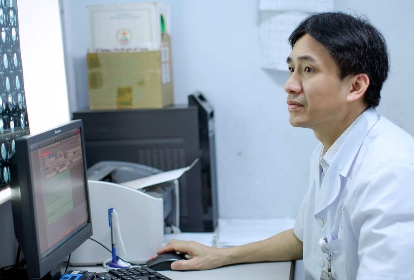 Chang trai 17 tuoi suyt mat tinh hoan do bi xoan hinh anh