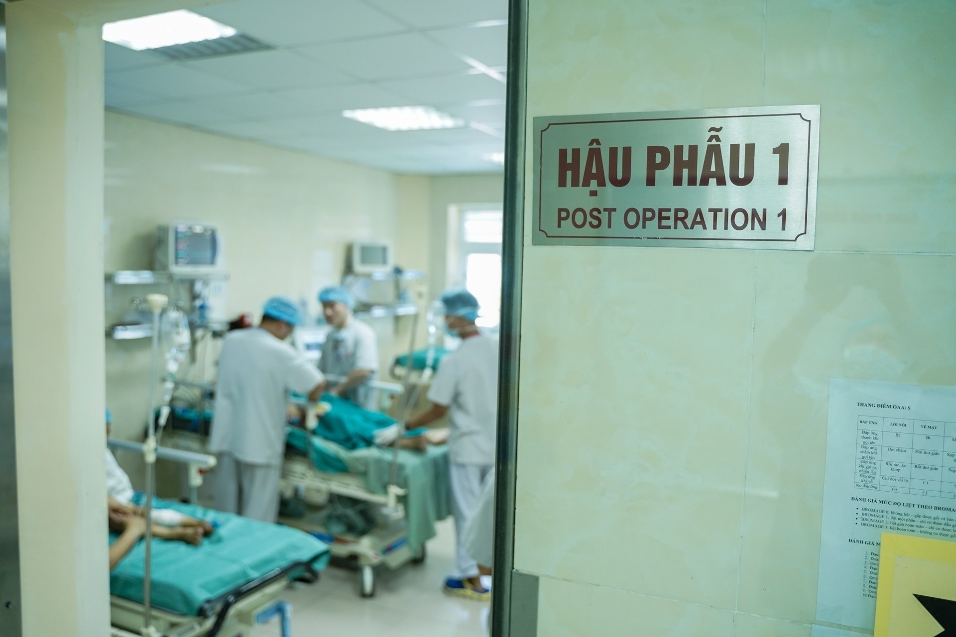 Nguc dau nhuc, lon nhon day khoi la vi nang nguc khong can phau thuat hinh anh