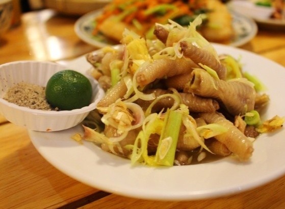 Vi sao khong nen an chan ga ngam sa tac? hinh anh