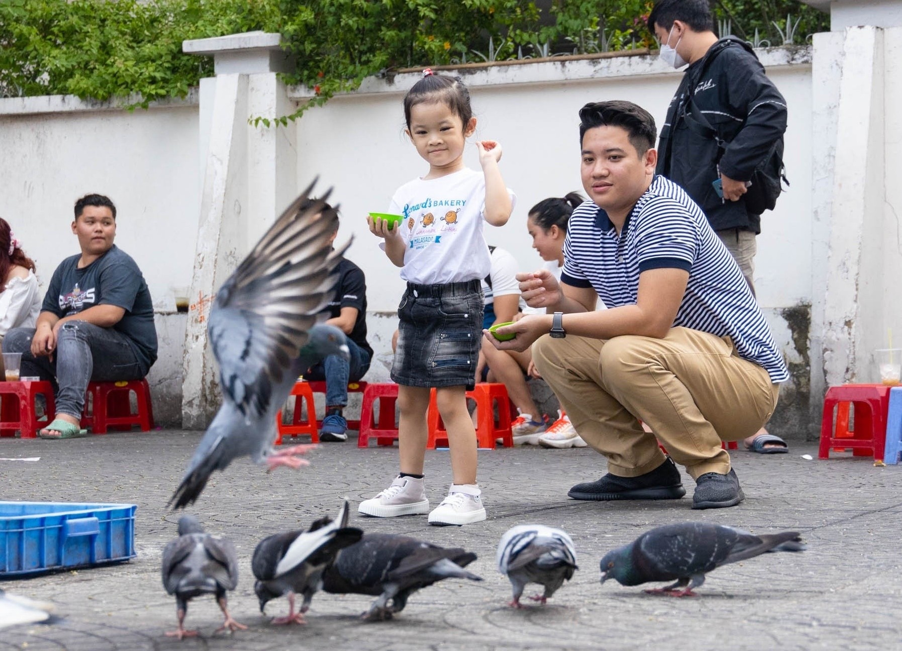 Lam gi de giu an toan cho tre khi di du lich? hinh anh