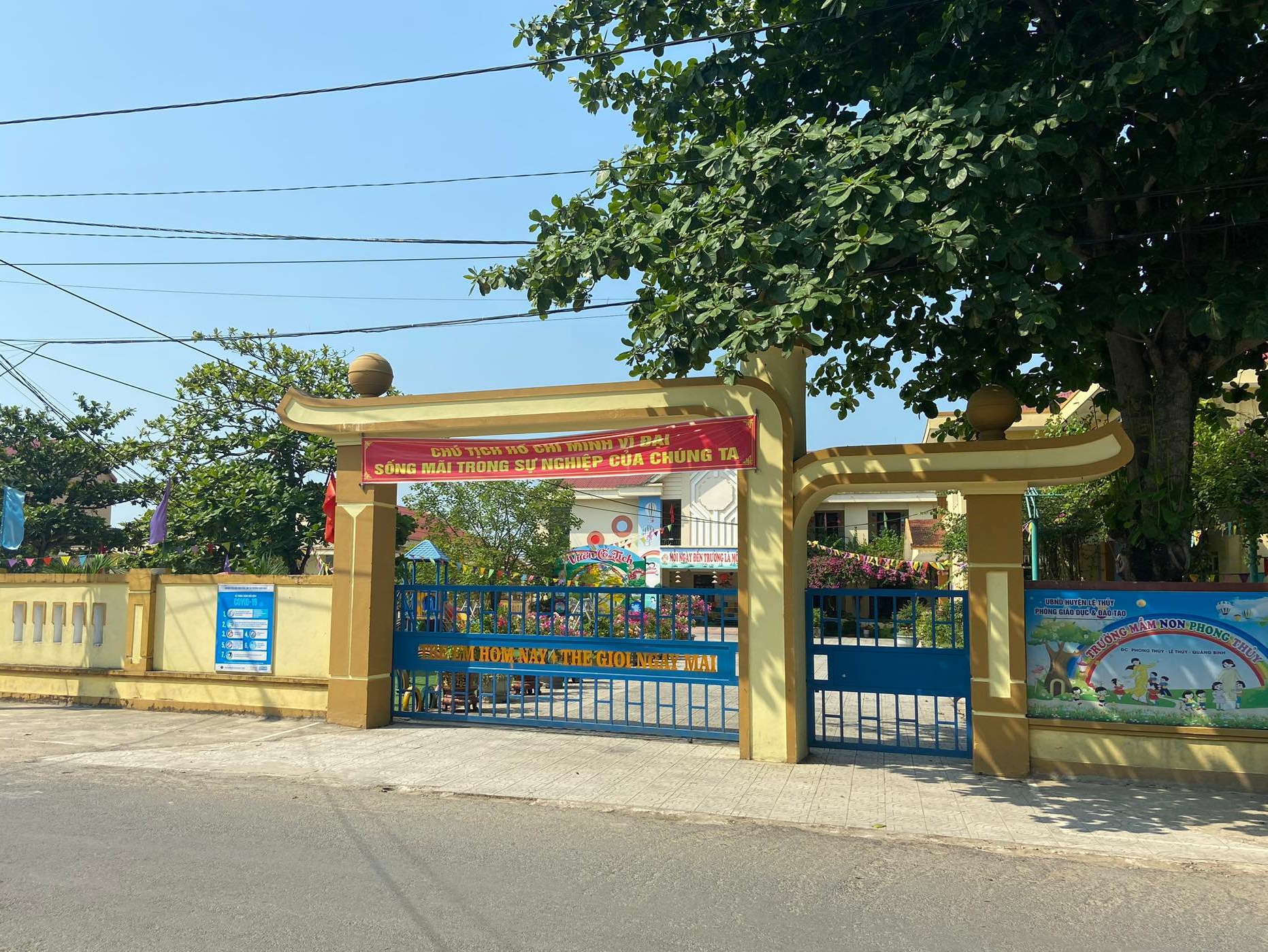 Bo Y te vao cuoc vu phat hien dia trong binh nuoc o truong mam non hinh anh
