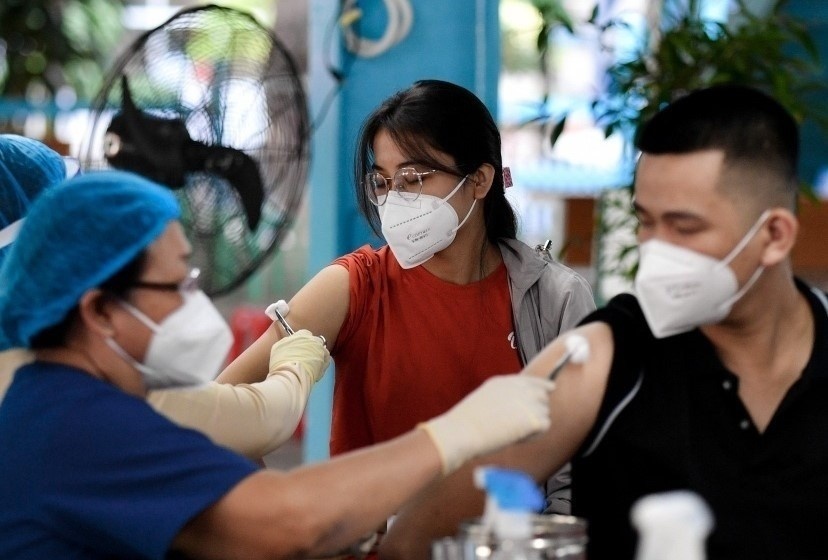 Se dieu chinh tiem vaccine Covid-19 hinh anh