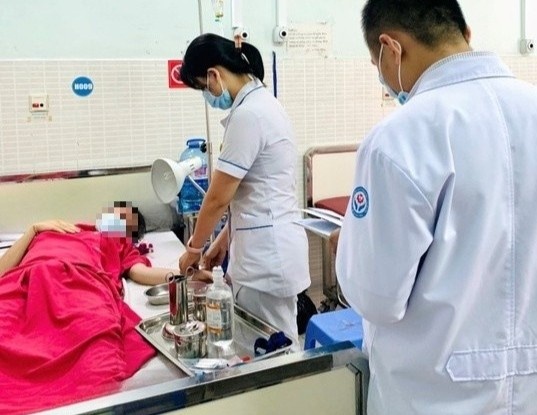 Dau bung, sot bat thuong, thai phu de rot con 27 tuan tuoi hinh anh