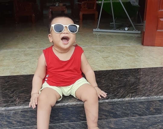 Be trai duoc cuu song do 'trung thuong' loai thuoc gia gan 50 ty dong hinh anh