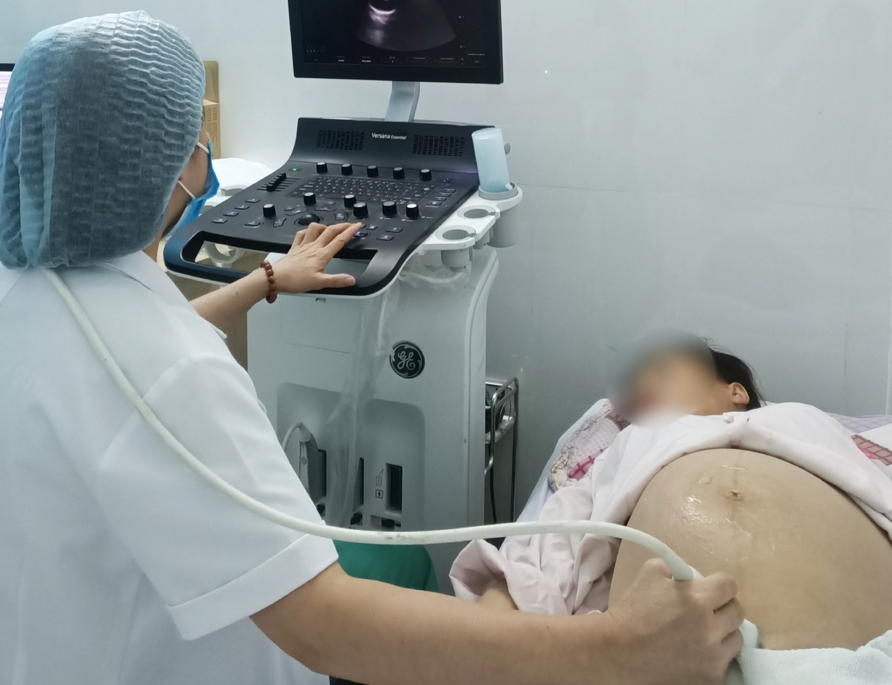 Thai nhi 35 tuan moi phat hien bat thuong o nao vi chua tung di kham hinh anh