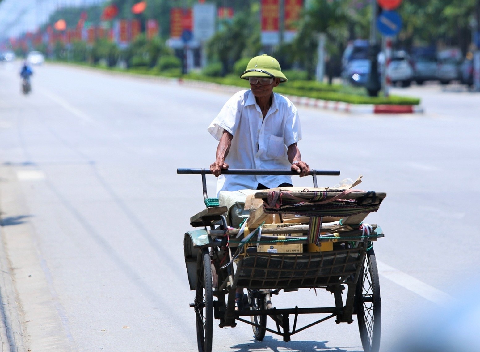Ha Noi nang nong, nhieu nguoi phai cap cuu hinh anh