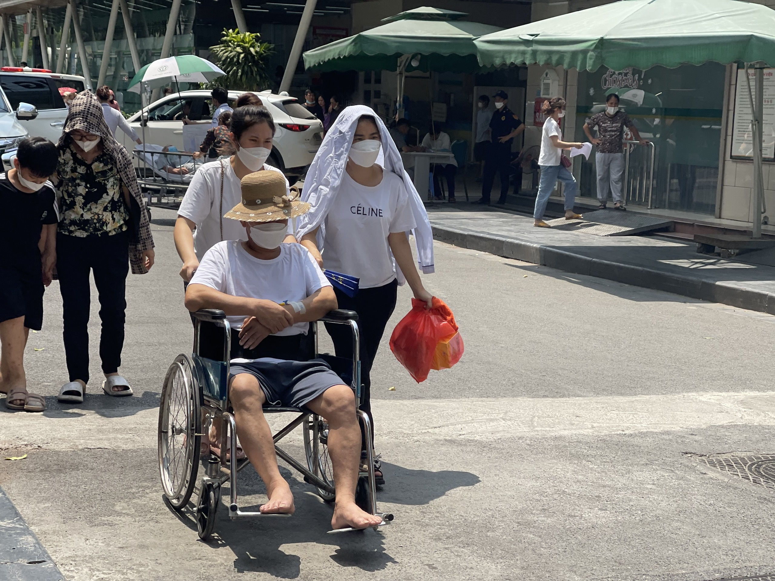 mệt mỏi dưới nắng nóng ảnh 2 met moi duoi nang nong anh 2