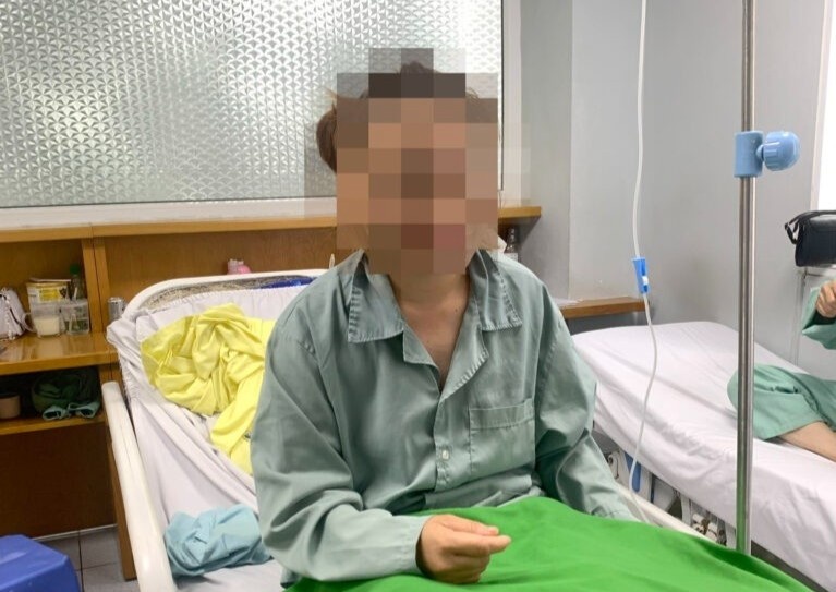 Co gai uong thuoc kich doc tu tu hinh anh