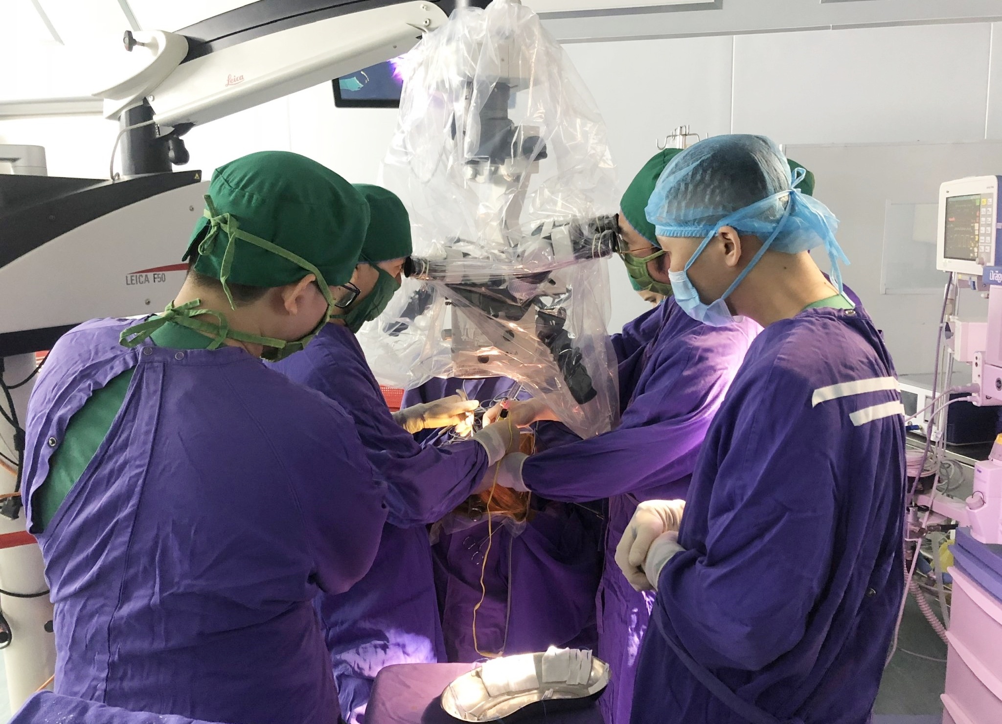 Cuu be 12 tuoi nga vo lun xuong so hinh anh