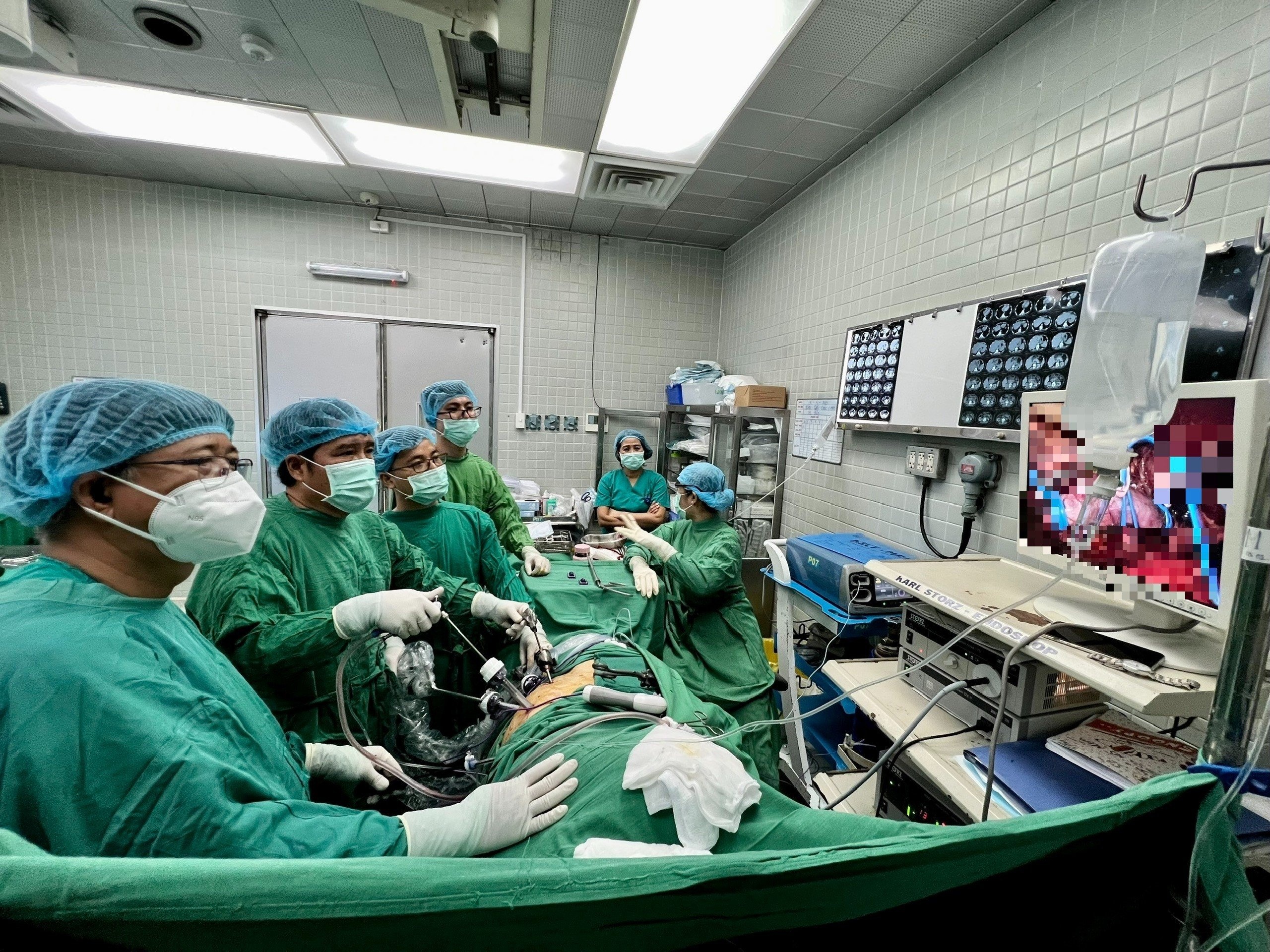 Nguoi dan ong phat hien ung thu than sau 2 thang chan an, sut can hinh anh