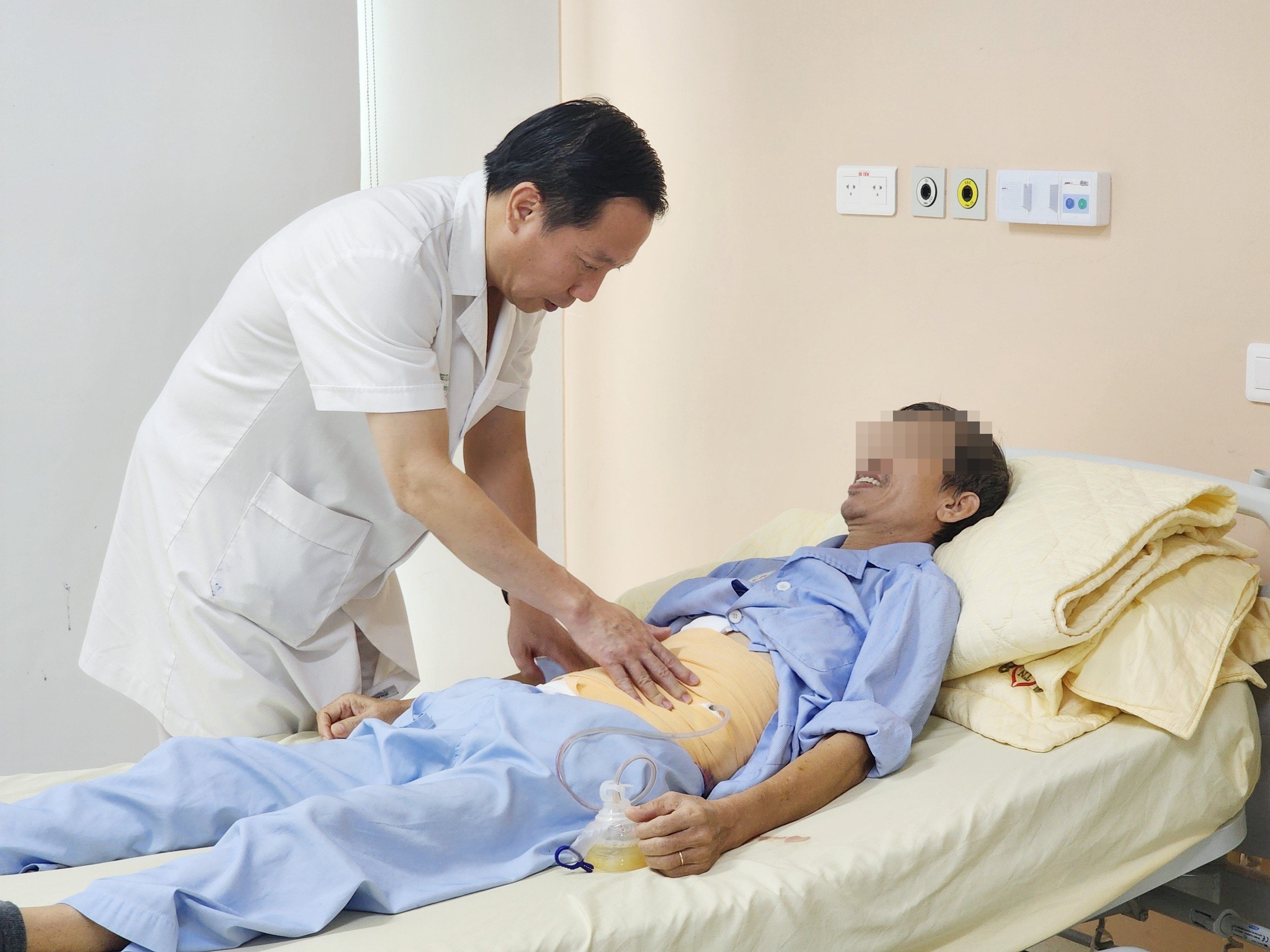 khối u khổng lồ ảnh 1 khoi u khong lo anh 1
