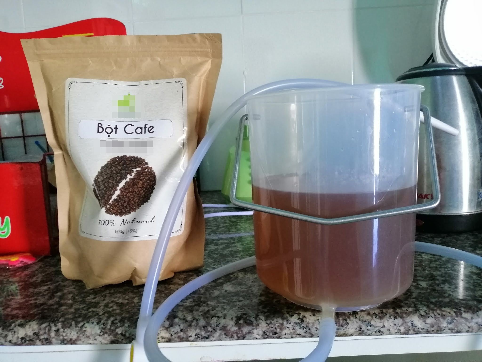 Nguoi phu nu bi vo truc trang vi thut ca phe de giai doc hinh anh