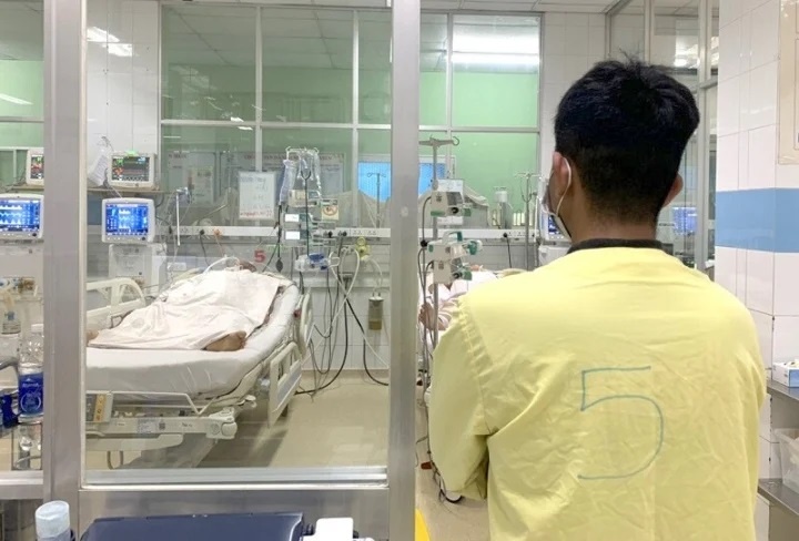 Nguoi dan ong ton hon 100 trieu dong vien phi vi bi uon van hinh anh