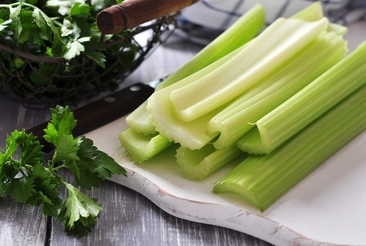 Can tay tot cho suc khoe nhung ai can than trong khi an? hinh anh