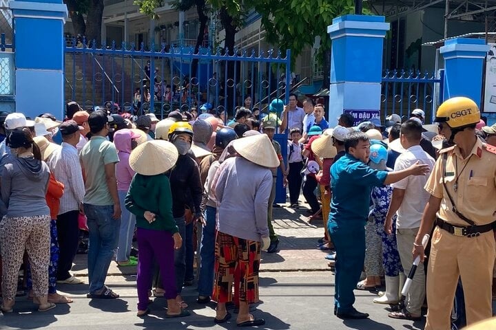 Thong tin vu 1 hoc sinh tu vong, nhieu em nhap vien o Nha Trang hinh anh