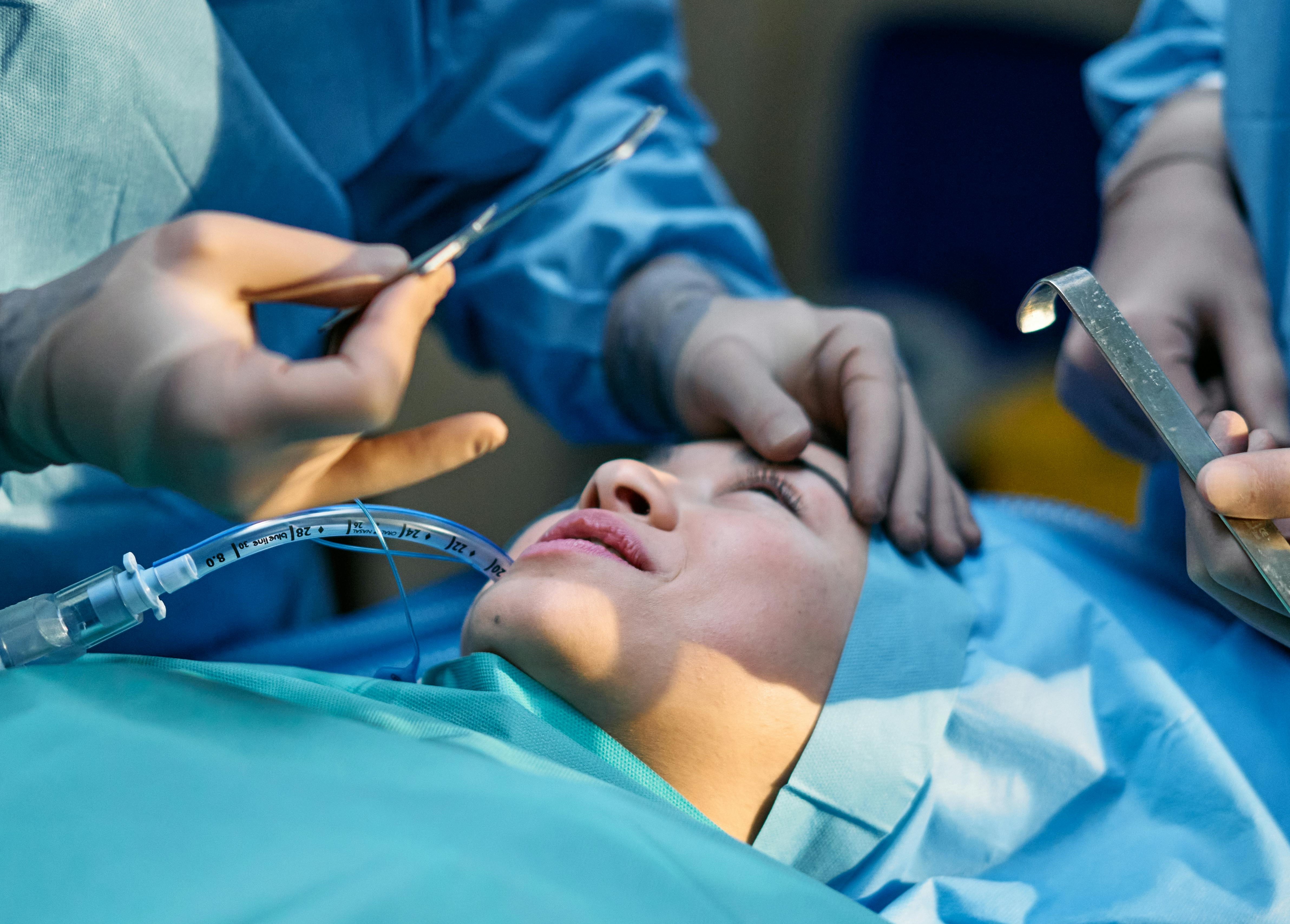 Dieu kinh khung khi tiem silicone vao co the hinh anh