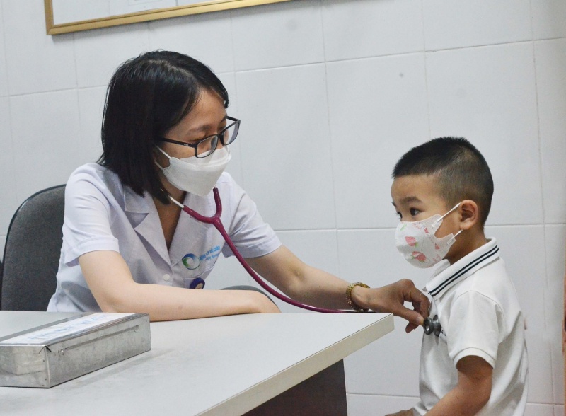 Nhieu nguoi nhap vien vi cum mua hinh anh