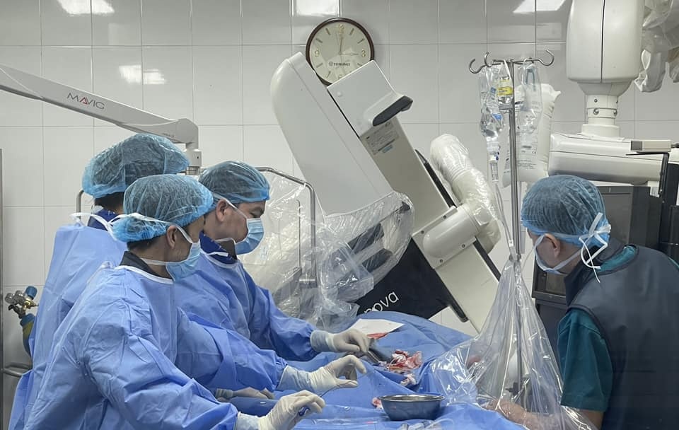 nguoi tre bi dot quy anh 1