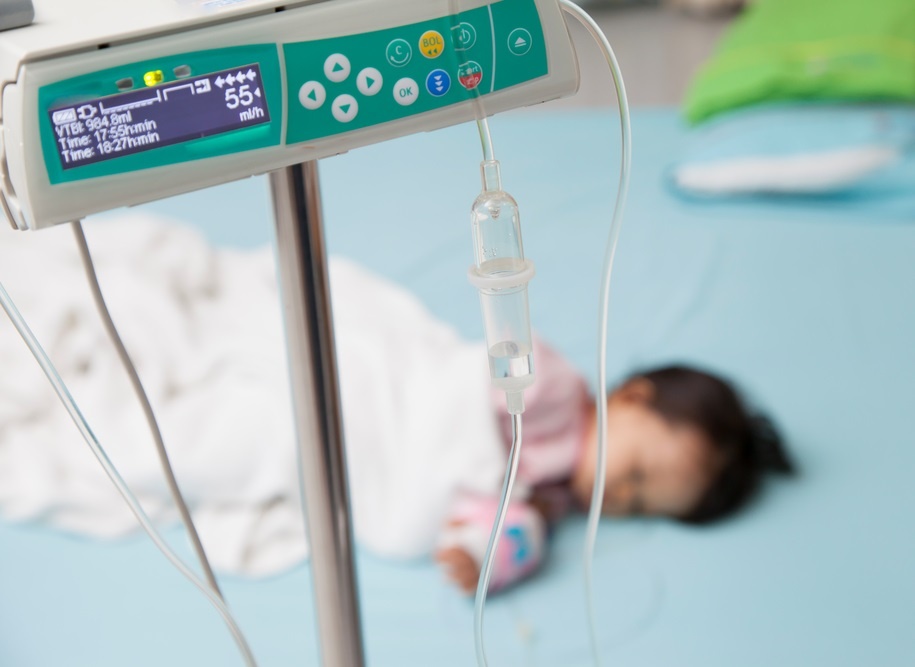 Be gai suy ho hap nang sau 3 ngay ho nhieu hinh anh