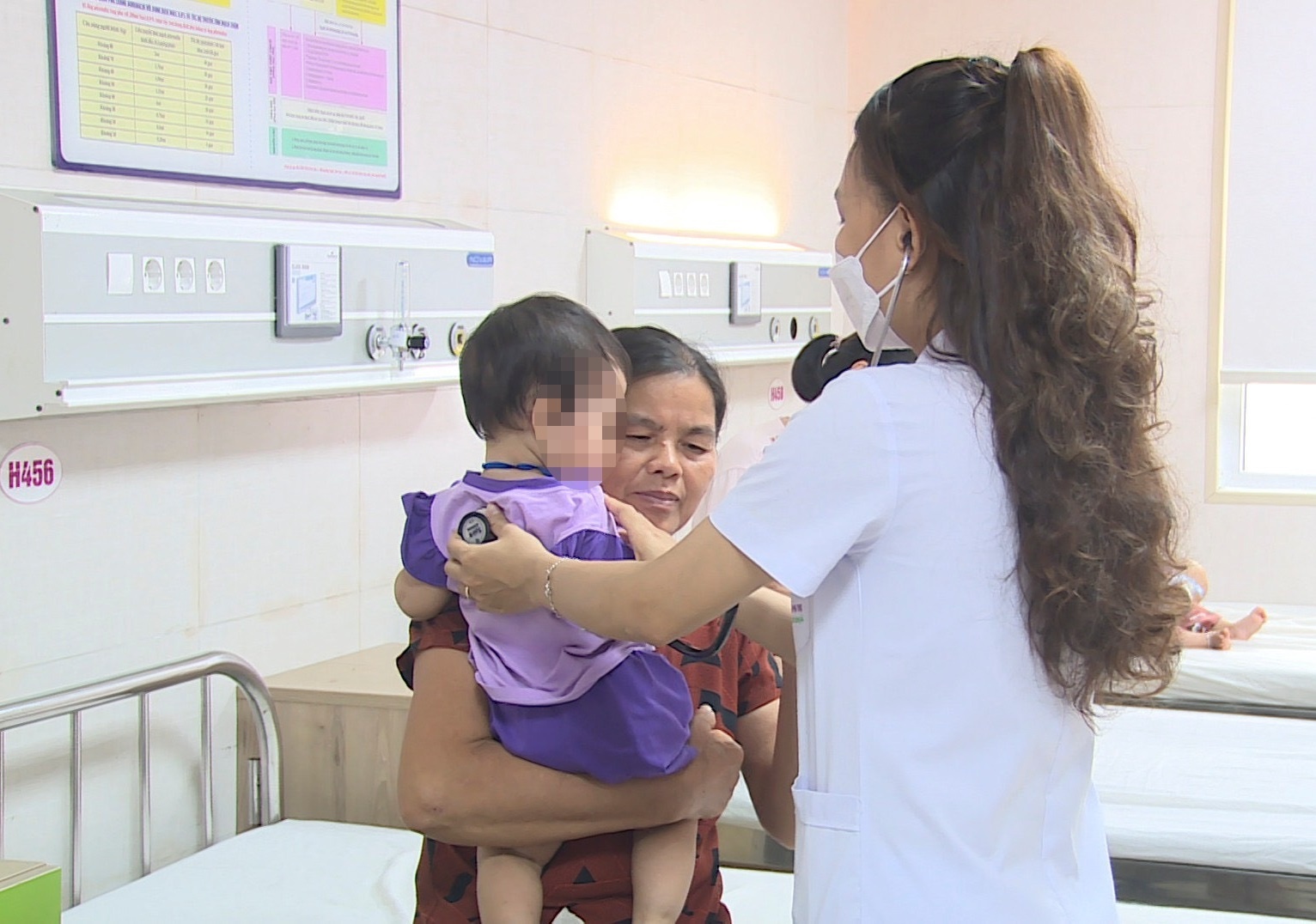 Lien tuc ghi nhan tre mac viem mang nao hinh anh