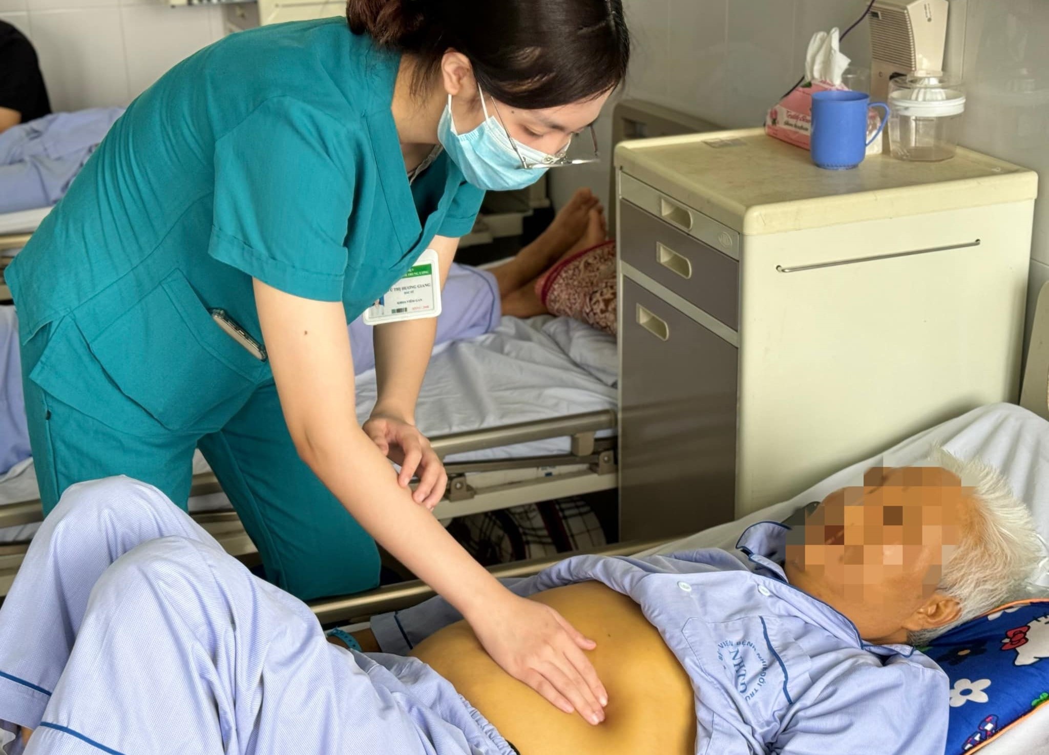 Men gan tang 1.000 lan sau khi uong hoa du du ngam mat ong hinh anh